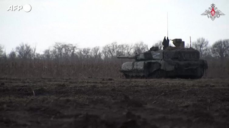 Ucraina, truppe russe respingono presunti attacchi di Kiev con carri armati e razzi