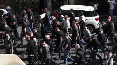 Napoli-Eintracht, corteo di tifosi tedeschi in centro città