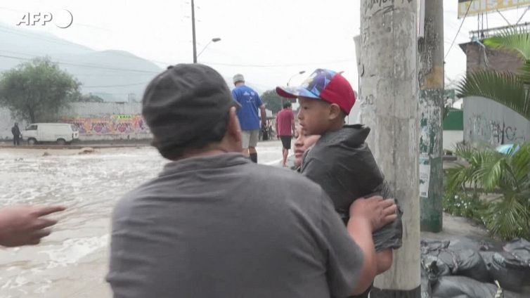 Il ciclone Yaku colpisce la regione di Lima, vittime e devastazione
