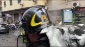 Napoli, devastazione dopo scontri tra ultras. Incendiata auto polizia