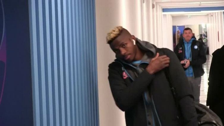 Napoli-Eintracht, Kvaratskhelia e Osimhen escono sorridenti dopo la vittoria