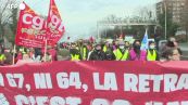 Riforma delle pensioni, manifestanti bloccano la tangenziale a Parigi