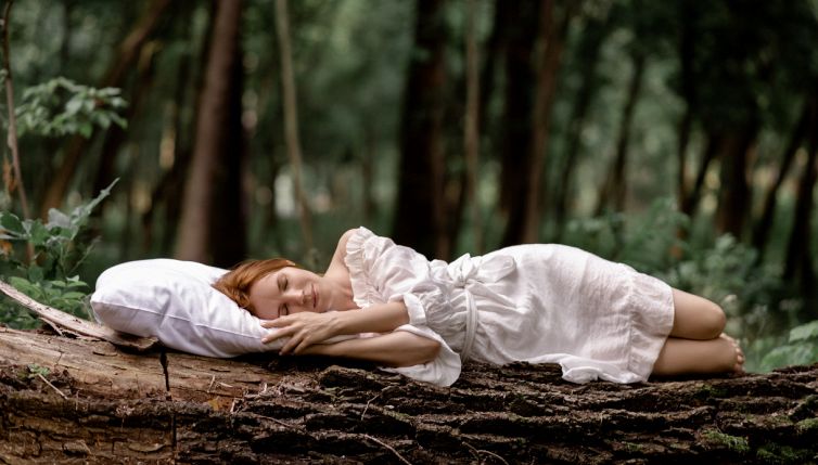 Sonno, c'è un nuovo trucco per dormire meglio e "fa rumore"