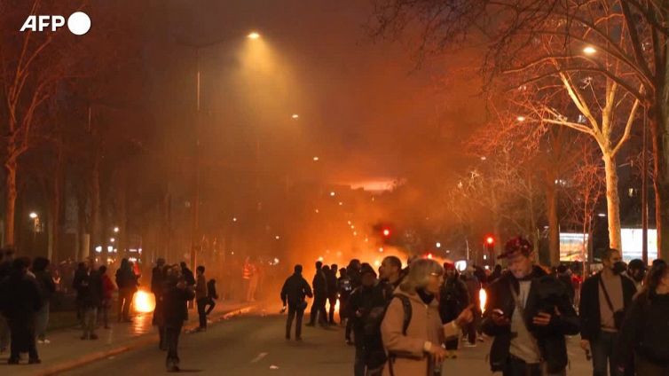 Francia: voto sul governo, vigilia di tensione