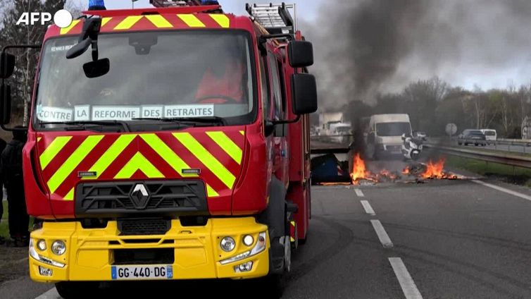 Francia, protesta per la riforma delle pensioni: disagi a Rennes