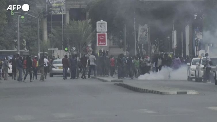 Il Kenya s'infiamma per il carovita, scontri e lacrimogeni