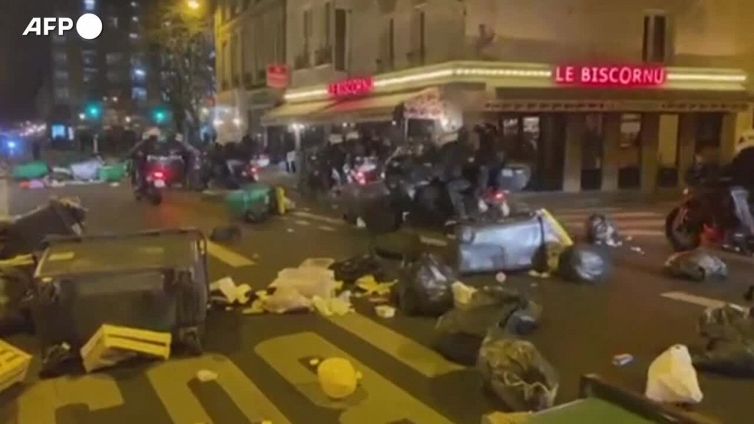 Francia, notte di rabbia e incendi, centinaia di fermi