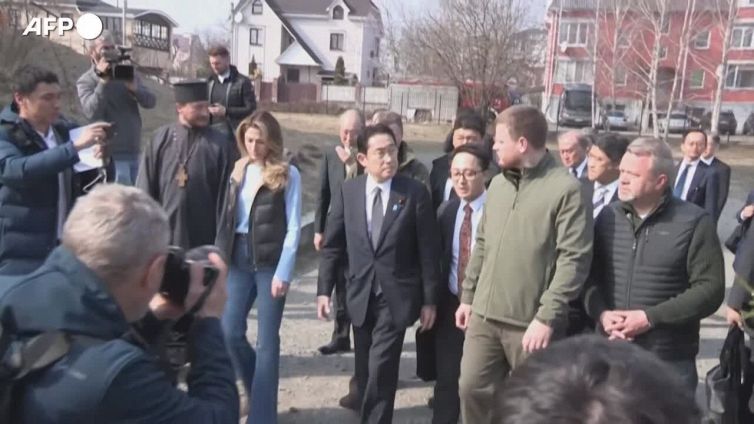 Ucraina, Kishida a Bucha: "Sono indignato dalle brutalita' avvenute qui"