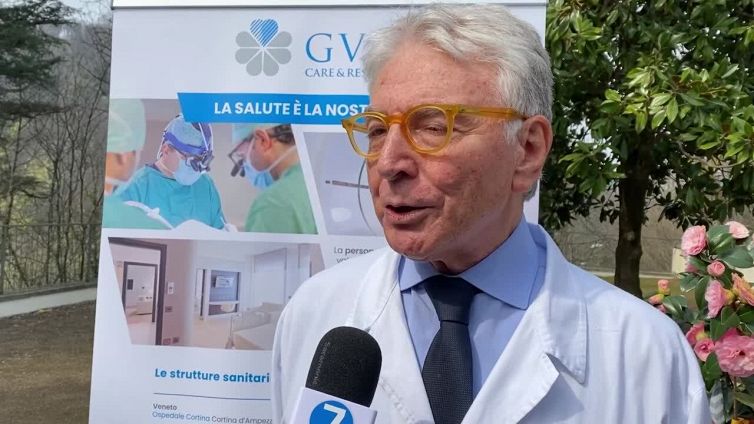 Torino, presentato il robot "Hugo" per interventi in campo urologico