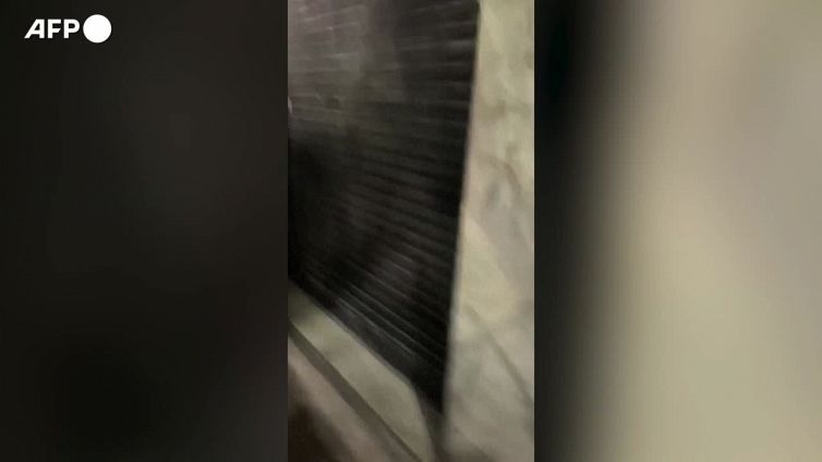 "Ti amo", Messi lascia il ristorante circondato da una folla di fan a Buenos Aires