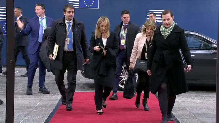 L'arrivo della premier Meloni al secondo giorno di Summit europeo