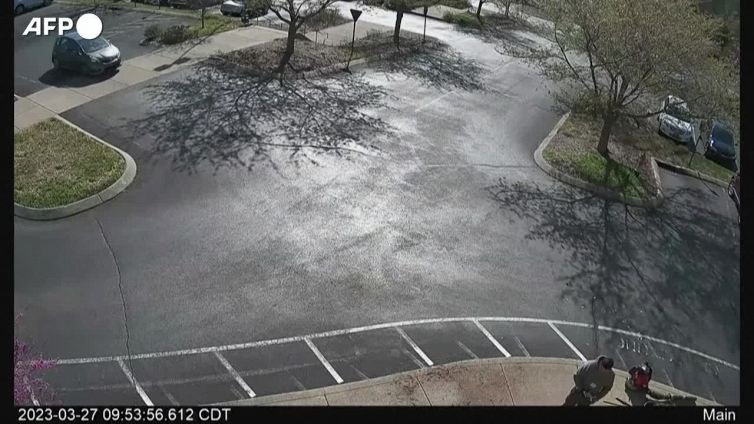 Nashville, l'irruzione nella scuola ripresa dalle telecamere di sorveglianza