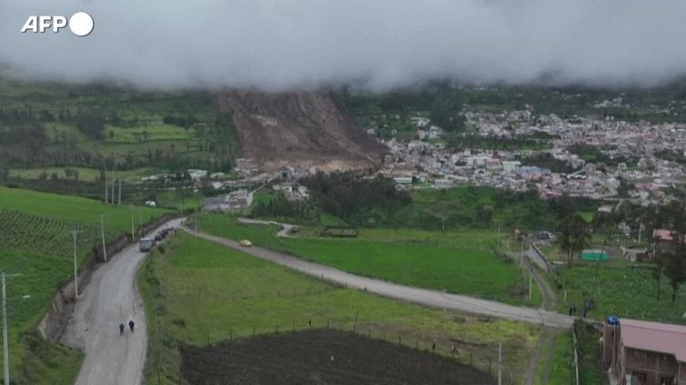 Ecuador, la frana sul villaggio di Alausi' ripresa dall'alto