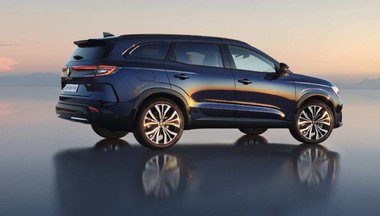 Renault Espace si rinnova: la nuova veste dopo 5 generazioni