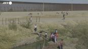 Messico, migranti tentano di attraversare il confine a Ciudad Juarez