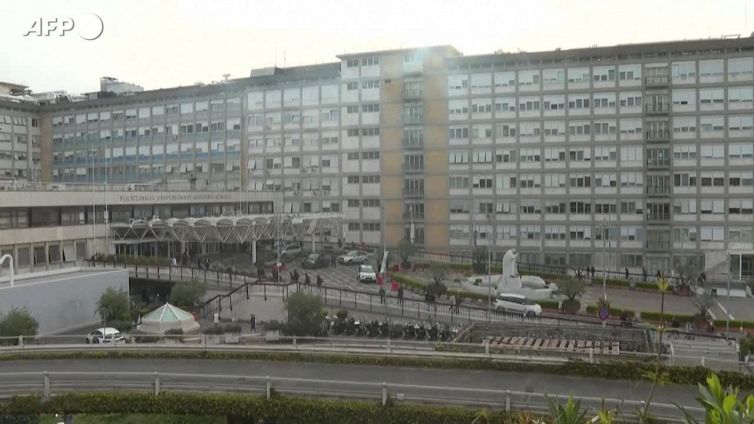 Papa Francesco, prima notte tranquilla al Gemelli dopo il ricovero