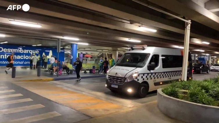 All'aeroprto di Brasilia predisposte misure di sicurezza per il ritorno di Bolsonaro