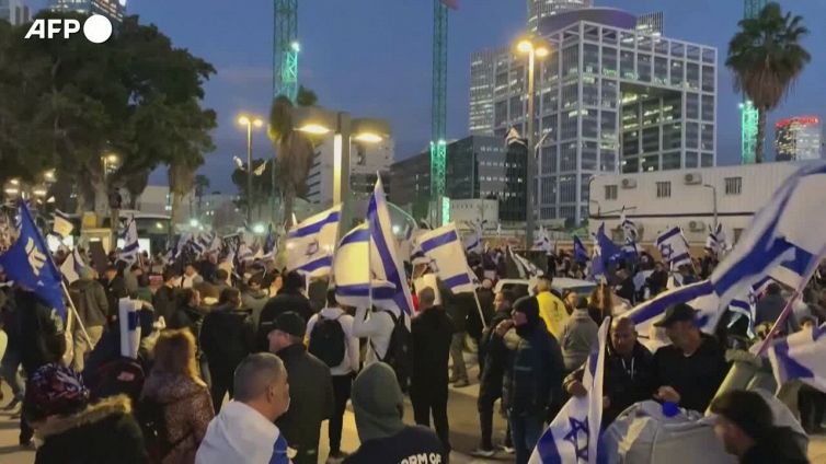 Israele, manifestazione a Tel Aviv a favore della riforma giudiziaria