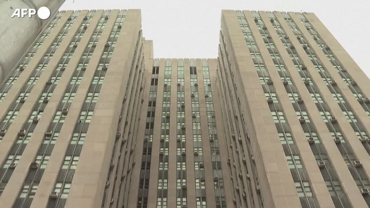 Trump, agenti di polizia all'esterno del tribunale di New York