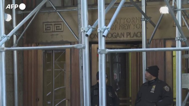 Trump martedi' in tribunale, "ne' manette ne' confessione"