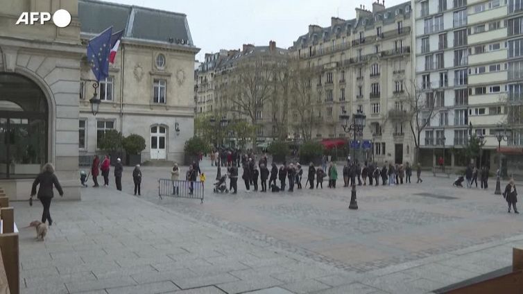 Parigi vota si' o no ai monopattini elettrici a noleggio