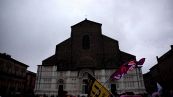 Bologna, le famiglie arcobaleno manifestano in piazza Maggiore