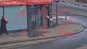 Attentato di San Pietroburgo, la presunta attentatrice entra nel bar con una scatola