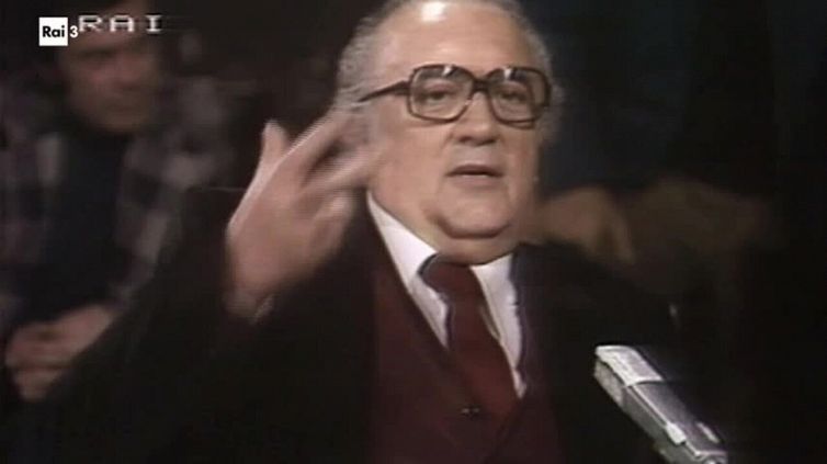 Mixer, l'omaggio a Gianni Minà: l'intervista a Federico Fellini