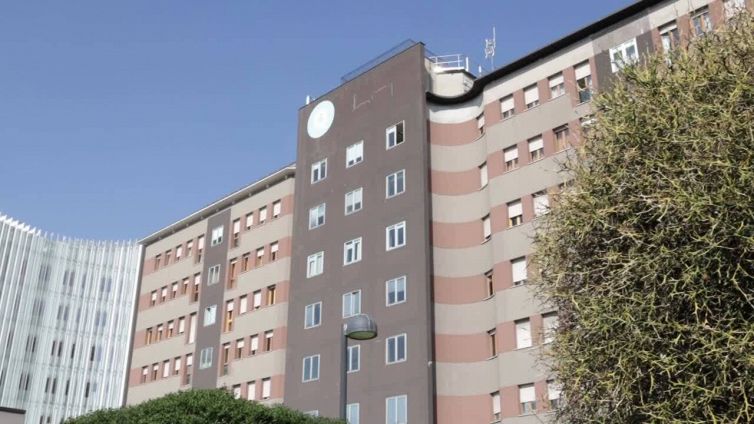 Berlusconi in terapia intensiva, il fratello Paolo: "E' una roccia"