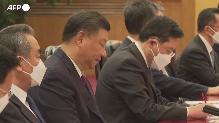 Xi Jinping a Macron: "Il mondo vive profondi cambiamenti storici, ma necessario superare ostacoli e differenze"