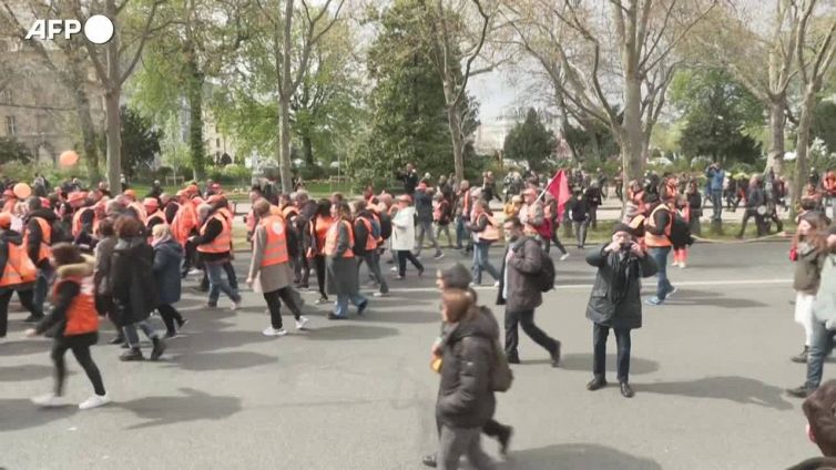 Francia, riforma pensioni: corteo Parigi parte dall'Esplanade des Invalides