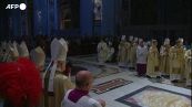 Veglia di Pasqua, Papa Francesco celebra la messa in San Pietro