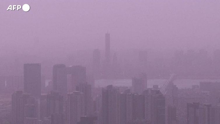 Corea del Sud, una tempesta di sabbia oscura i cieli di Seul