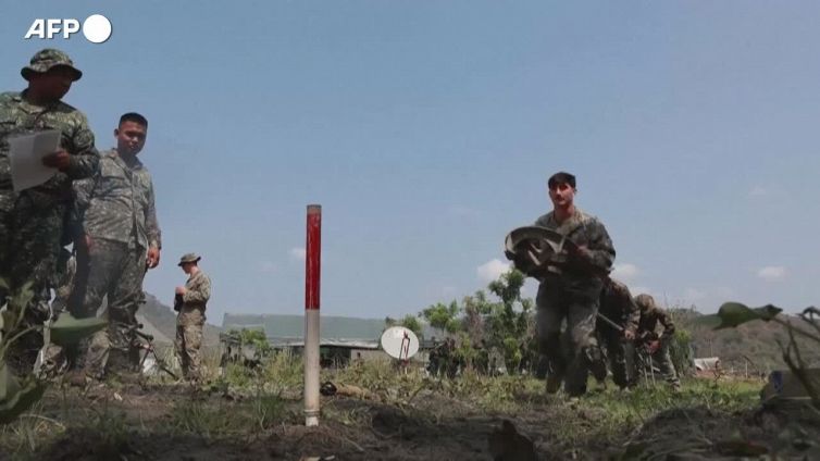Usa-Filippine, marines dei due Paesi maneggiano insieme le armi