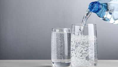 Acqua frizzante: le 6 fake news a cui continui a credere