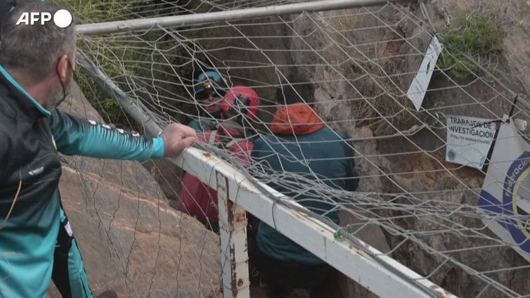 Record di un'alpinista in Spagna, trascorre 500 giorni isolata in una grotta