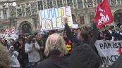Francia, pensioni: manifestanti davanti al municipio di Parigi