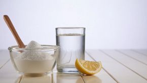 Bicarbonato e aceto puliscono davvero? Attenzione a mischiarli