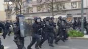 Riforma pensioni in Francia, a Rennes lacrimogeni e cannoni ad acqua contro manifestanti