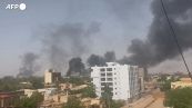 Sudan, colonne di fumo nei cieli della capitale Khartoum dopo ore di combattimenti