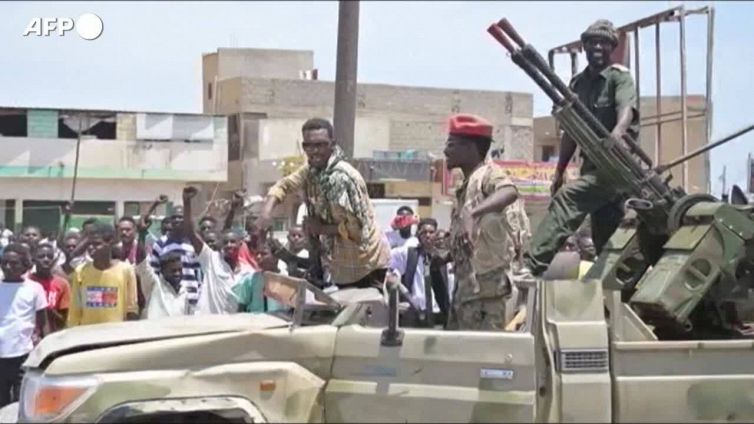 Sudan, soldati e civili celebrano la conquista della base delle forze paramilitari