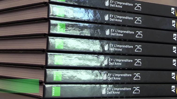Ey, il libro "Impresa Futuro" per il quarto di secolo del Premio
