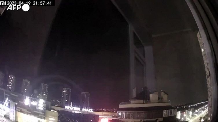 Ucraina, il cielo di Kiev si illumina nella notte. Probabilmente e' meteorite