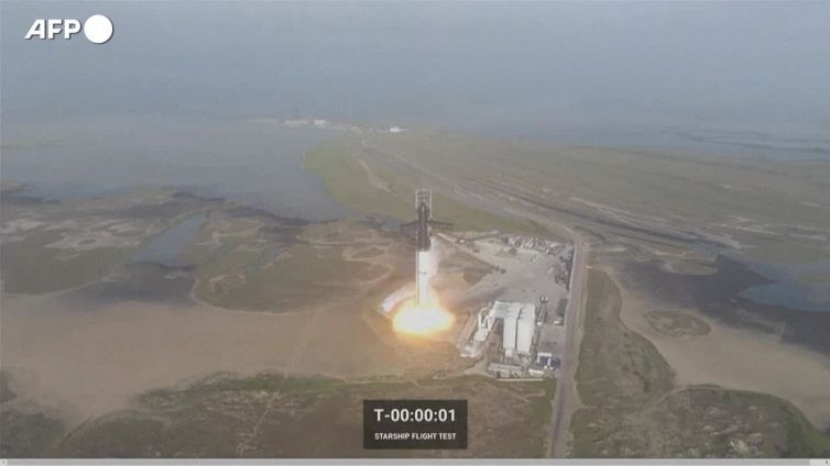 La Starship fatta esplodere in volo al suo primo test