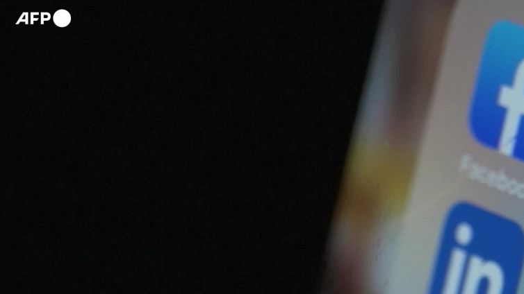 Le purghe di Musk a Twitter, la spunta blu solo a chi paga