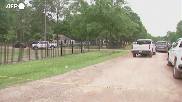 In Texas caccia all'uomo dopo la strage, "forse e' armato"