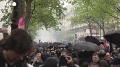 Scontri con la polizia al corteo per il primo maggio a Parigi