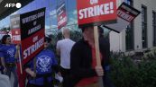 Hollywood si blocca la prima volta in 15 anni, sceneggiatori in sciopero per una paga piu' alta