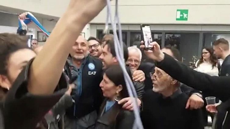 Scudetto Napoli, mister Spalletti festeggia con i tifosi alla Dacia Arena di Udine