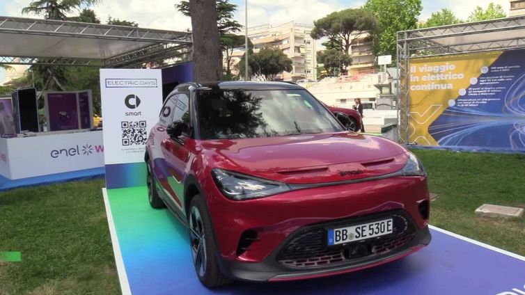 Agli Electric Days 2023 Smart abbraccia il futuro con la spina